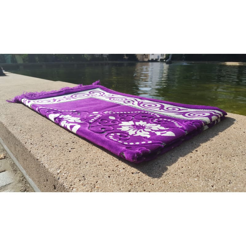 Tapis de Prière - motif fleurs - Fond Violet indigo Sana Tapis de prière > Velours 3700495404600 Librairie Musulmane Al-imen