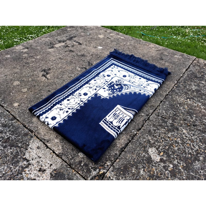 Tapis KAABA - Motif BLANC Fond BLEU MARINE Sana Tapis de prière > Velours 3701633101252 Librairie Musulmane Al-imen