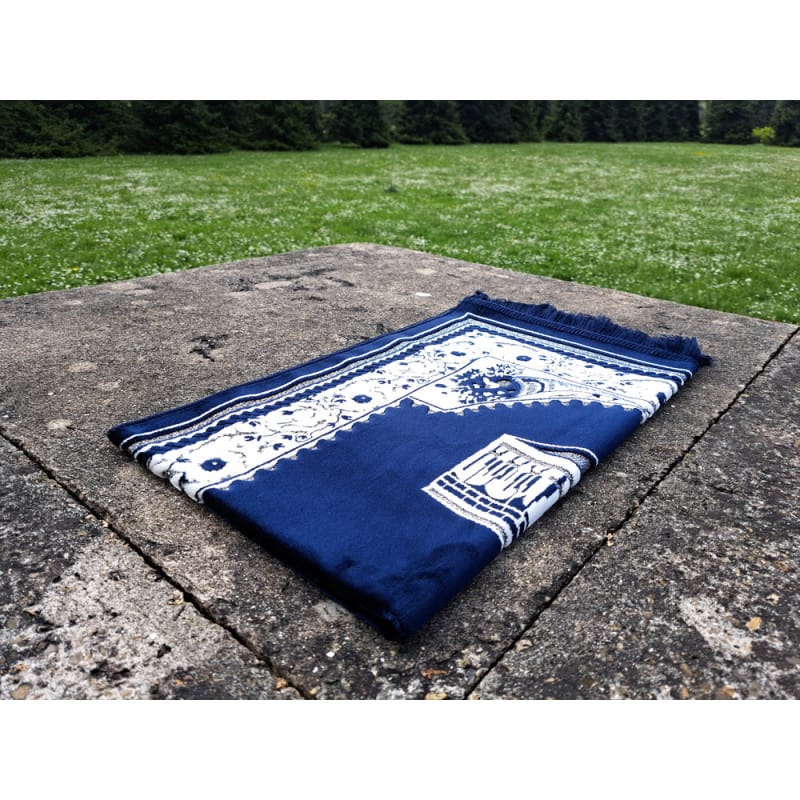 Tapis KAABA - Motif BLANC Fond BLEU MARINE Sana Tapis de prière > Velours 3701633101252 Librairie Musulmane Al-imen